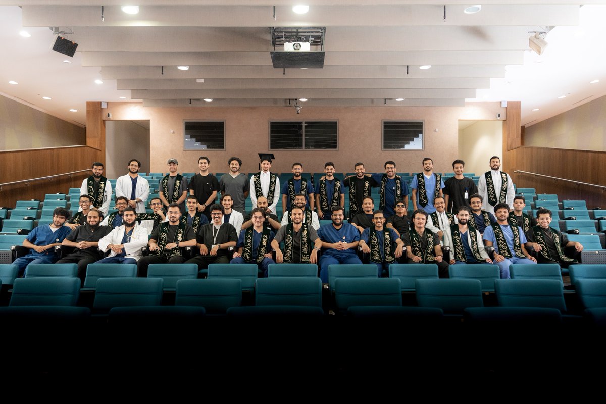 _Batch19_'s tweet photo. Six years done. Officially interns.

 Batch 19 🎓 https://t.co/VlkjYV471f