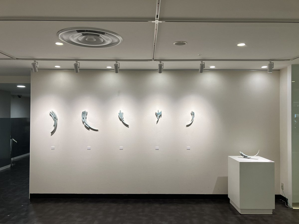 kinosatoshi's tweet photo. 今回の巡回展に合わせて作った壁の作品。
お持ち帰りいただいて展示風景が変わりますが、その時の展示を楽しんでいただけたらと思います。 https://t.co/TLpGQXMlUZ
