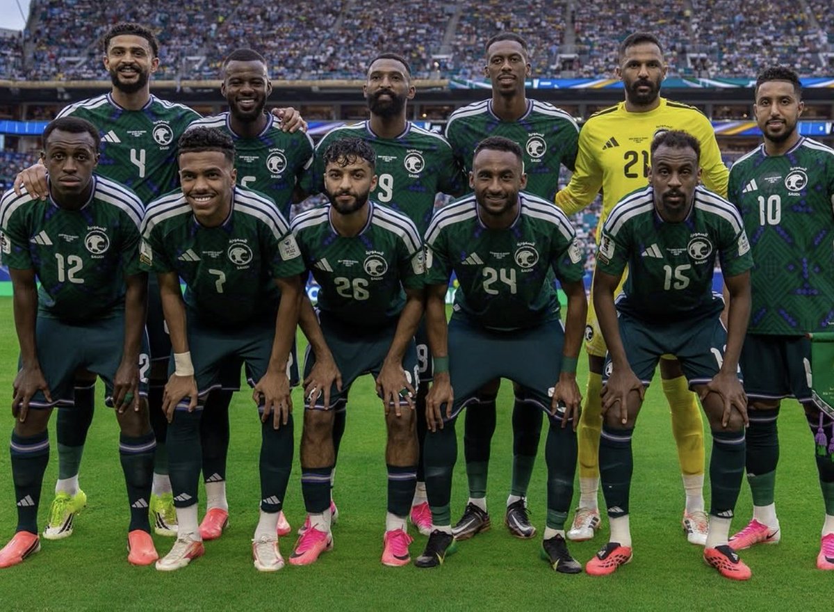 vx24vx's tweet photo. @football_li5 تشبعونه فلوس وتجيبون له اخصائي نفسي 😭😂😂
أقل واحد بالمنتخب رصيده 20 مليون 
 وباقي شوي تقولون لاتجري ورا كورة عشان لاتتعب ياحبيبي 😂👍🏻

 قدام اسبانيا الواحد يلا يحرك عمره كفاية دلع اخلقوا منافسة بين لاعبين عبر لجنة تكتشف المواهب بالمناطق 
وش ترتجون منهم 🤦🏻💔💔 https://t.co/IqTmVeRTQQ