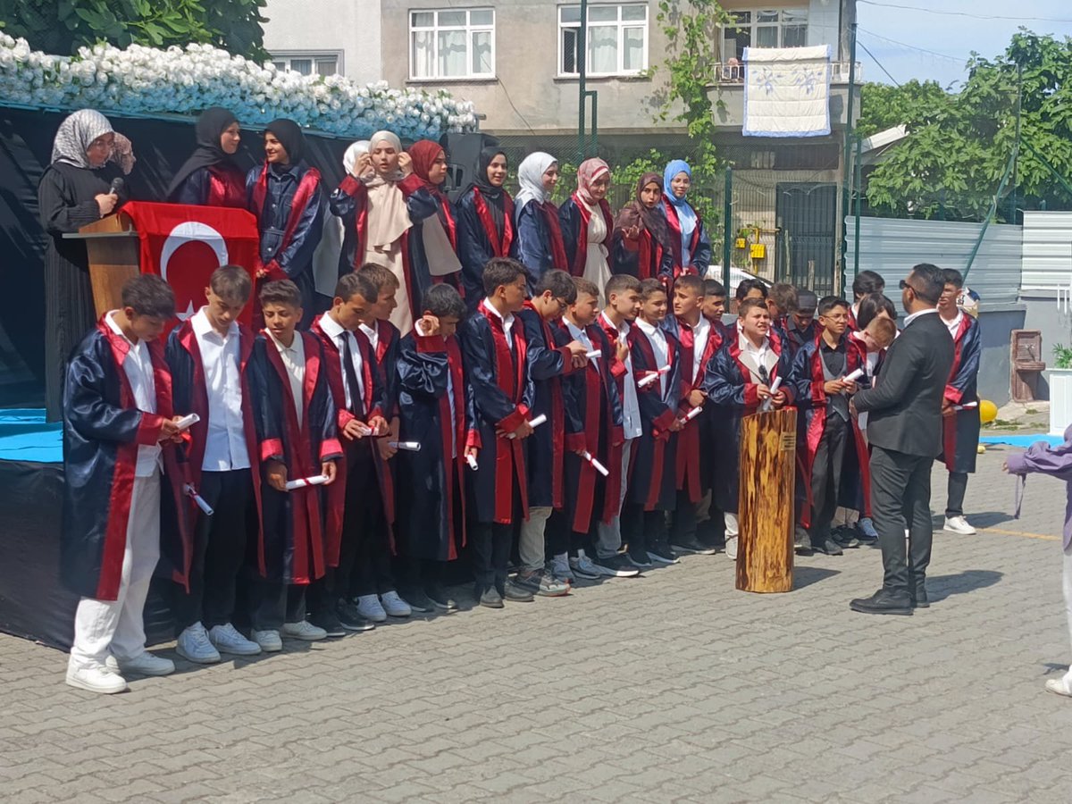 memterme55's tweet photo. 📌 Hafız Mehmet Niyazi Kasapoğlu İmam Hatip Ortaokulu

Hafız Mehmet Niyazi Kasapoğlu İmam Hatip Ortaokulumuzdan mezun olan öğrencilerimizi tebrik eder, eğitim hayatlarında başarılar dileriz

@tcmeb @samsunmem @muratagar60 @ismailrhmnkose https://t.co/w7fToPZDGG