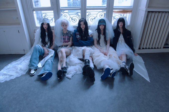 _Kpop_Stats_'s tweet photo. <MAMIHLAPINATAPAI> by #ILLIT has now surpassed 450,000 copies sold on Hanteo. https://t.co/oCMvzagZqK