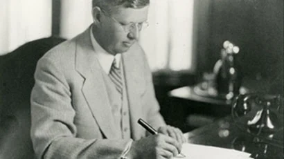 everythinggcars's tweet photo. did you know,  on june the 27th, 1957: Illinois Governor William Stratton signed legislation making seat belts mandatory, laying the groundwork for motor vehicle safety standards that would eventually spread worldwide. https://t.co/c00l7J8UiI