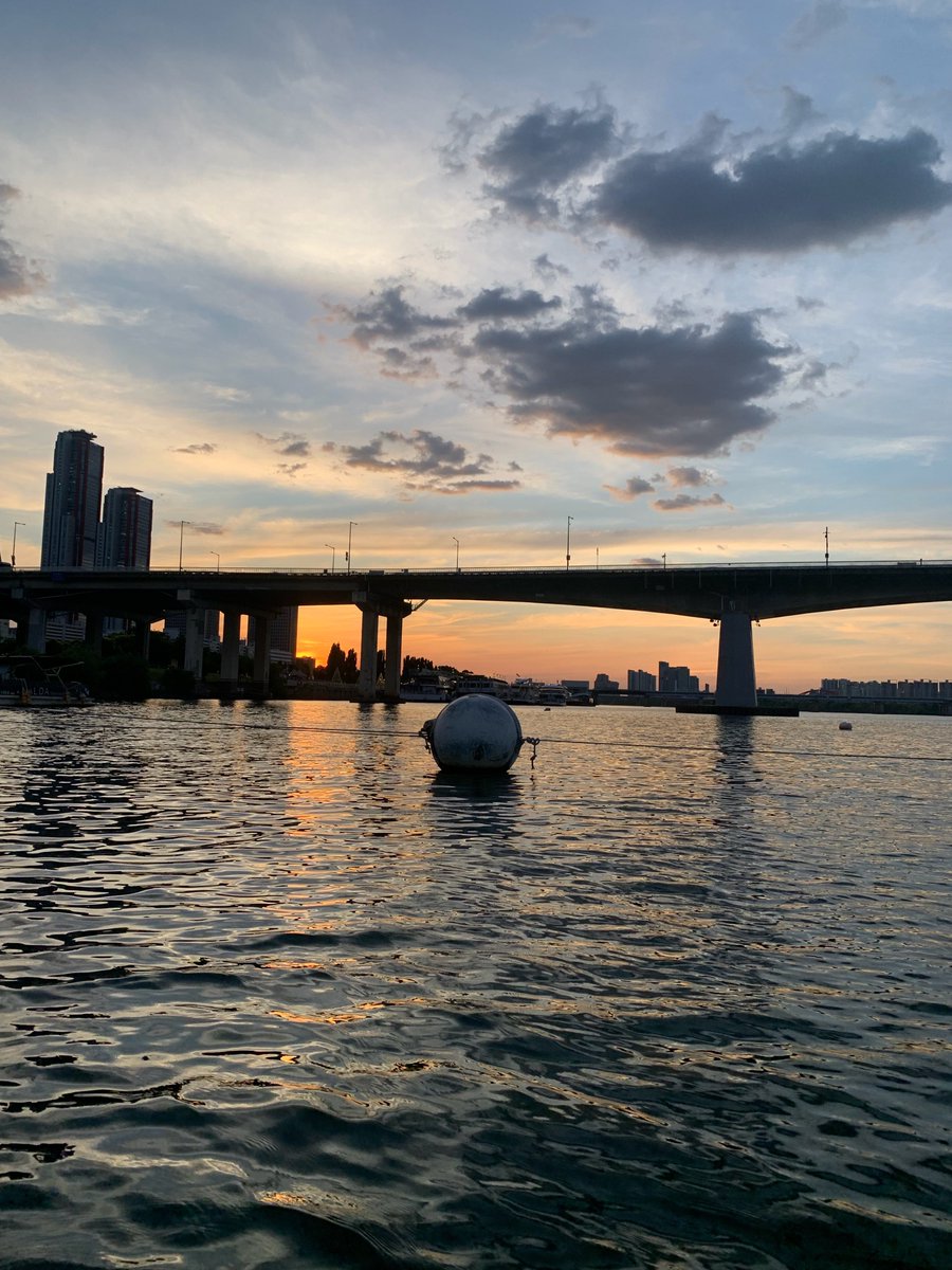 jiminxminjeong's tweet photo. 💙💭 260624
[8:46pm KST]

“It's a pretty scene that I captured in my eyes
yesterday”

“It's so pretty”

“The duck boat was scary..?”

[+3 photos] https://t.co/cT8AepJAhn