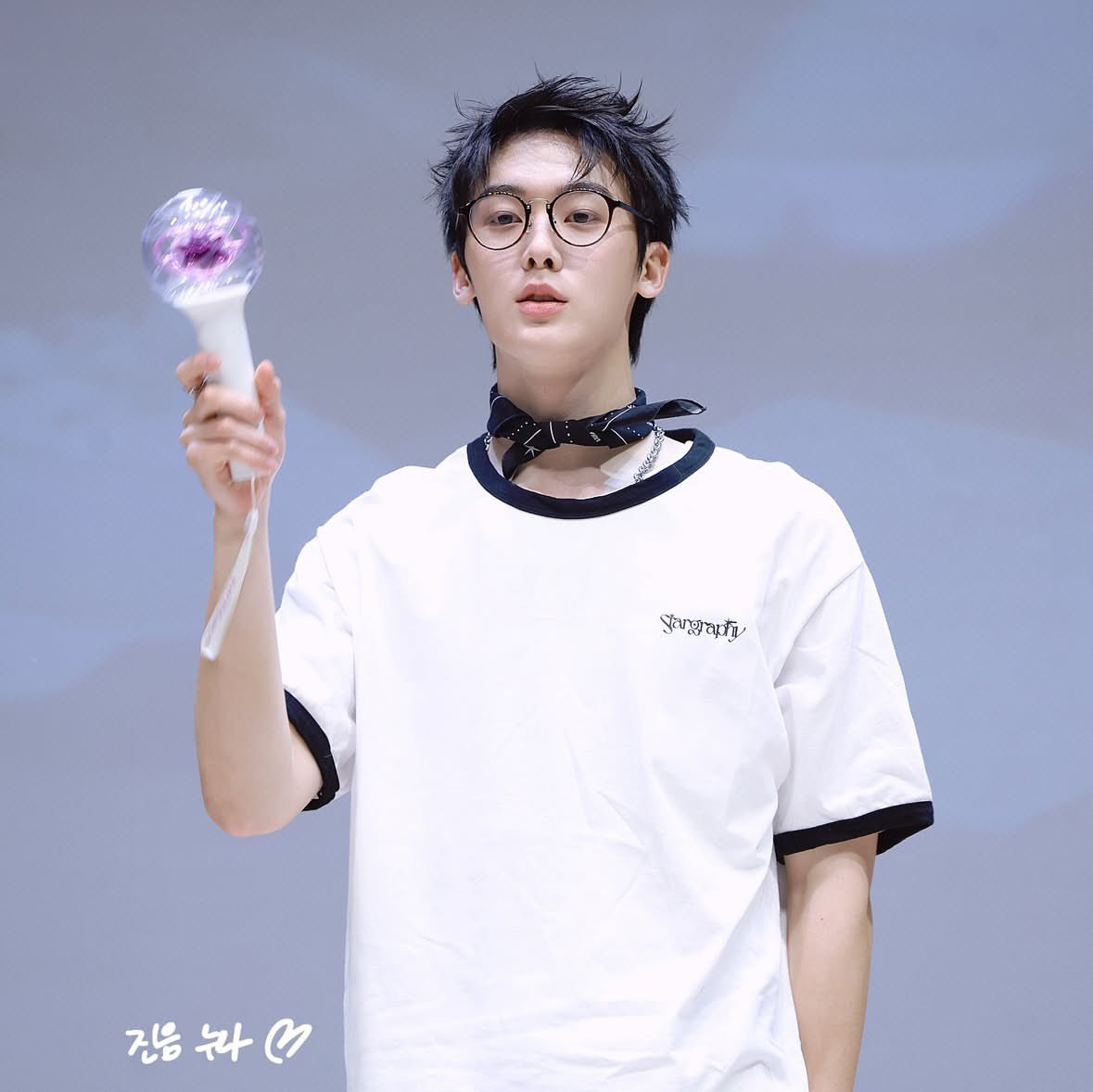 LittleEyesLiu's tweet photo. 260523 애플뮤직 대면 팬싸

윤로하💜

#윤산하 #YOONSANHA
#ユンサナ #尹產賀
#아스트로 #ASTRO
@YOONSANHA_offcl 
@offclASTRO https://t.co/OYMpKR8I2E