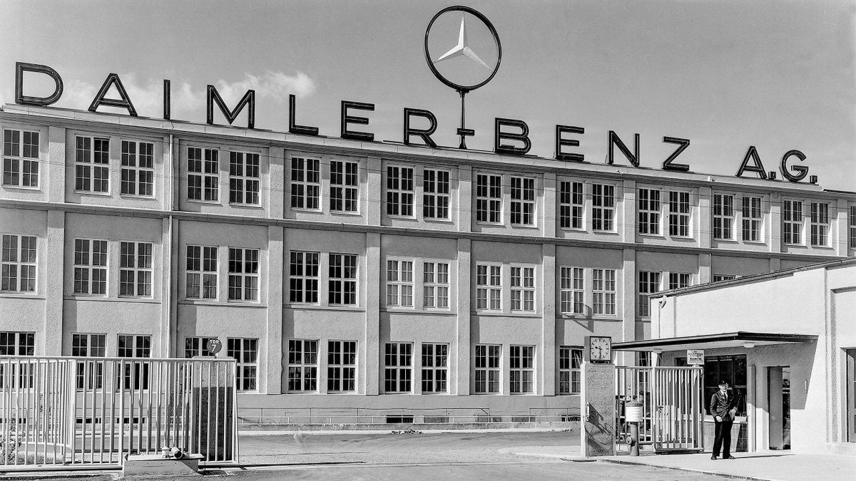 everythinggcars's tweet photo. did you know on june the 28th, 1926 German automobile giants Benz &amp; Cie &amp; Daimler Motoren-Gesellschaft (DMG) officially merged to form Daimler-Benz AG. This historic union led to the creation of the MercedesBenz brand, uniting the two oldest automobile manufacturers in the world https://t.co/T6uVfTXEln