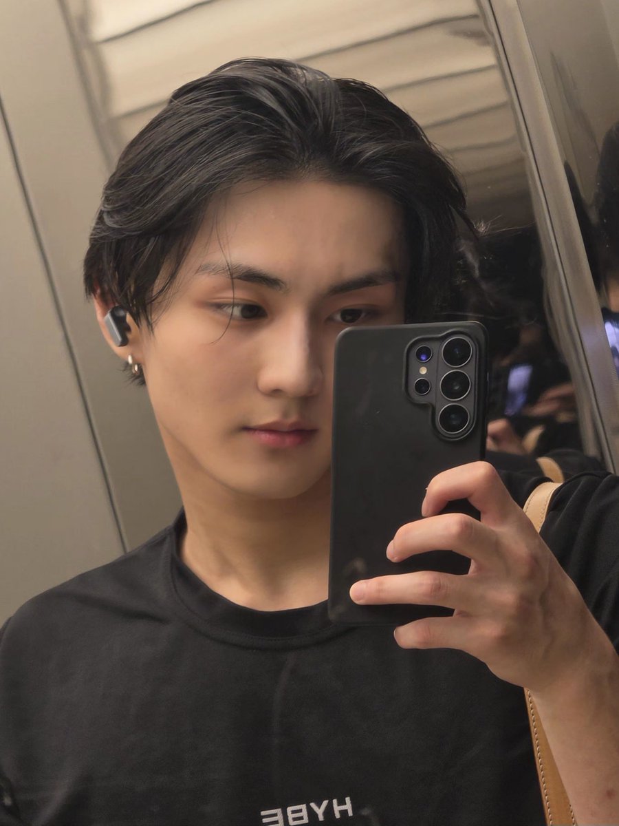 woncattos's tweet photo. OMG YANG JUNGWON??? THE HAIR???? 🧎‍♀️🧎‍♀️ https://t.co/vx1t9Zycvw