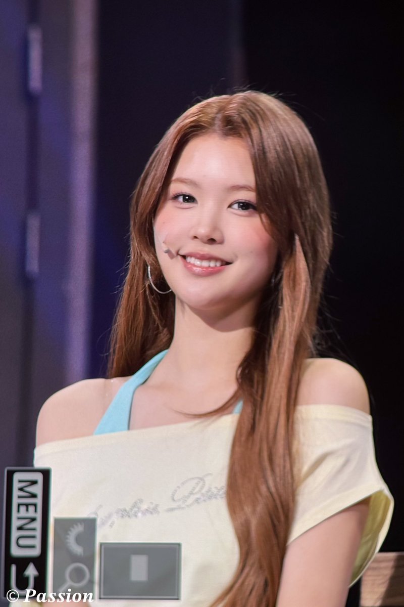 PaS2S2ion's tweet photo. 260624 GAG concert pre (3)
오래오래 웃으면서 보장 🩵
#A_NA #에이나 
#Hearts2Hearts #하츠투하츠 #H2H https://t.co/o61ffg5H5M