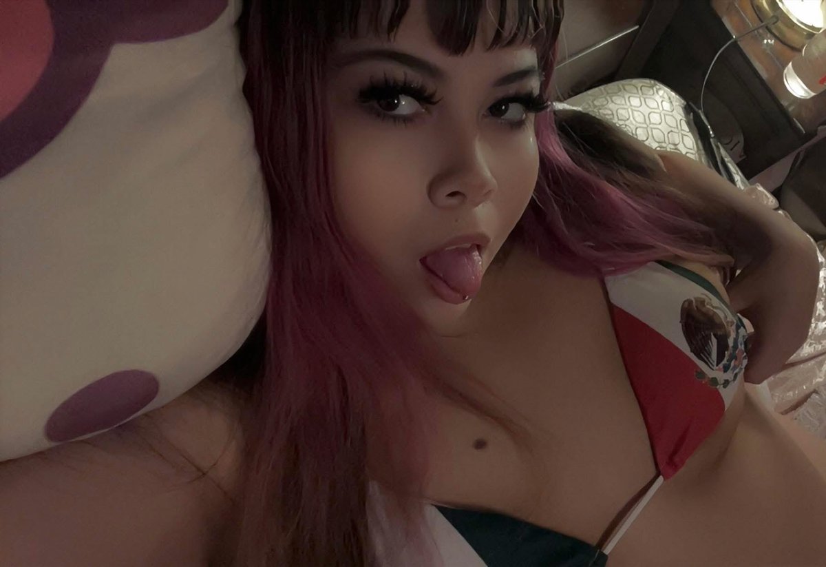 sidbunny666's tweet photo. retweet and follow and i’ll follow you back #nsfwtwt #moots #boobs #selfie https://t.co/JXAbw6S0Vw