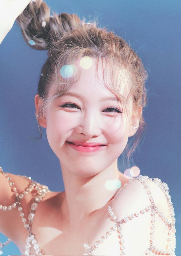 ynce_t's tweet photo. ナヨンちゃん🐰
ソロデビュー4年目おめでとう🎉
キリッとしたお顔からギャハハって笑ってるお顔全てが大好きなんだ🩵TWICEのためにONCEのために頑張ってくれて、素敵なパフォーマンスをしてくれてありがとう🥰
#나연이와_써내려간_4번째페이지
#FoureverWithNAYEON 
#ナヨンちゃん愛がとまらない🩵 https://t.co/kuKeNIlcRa