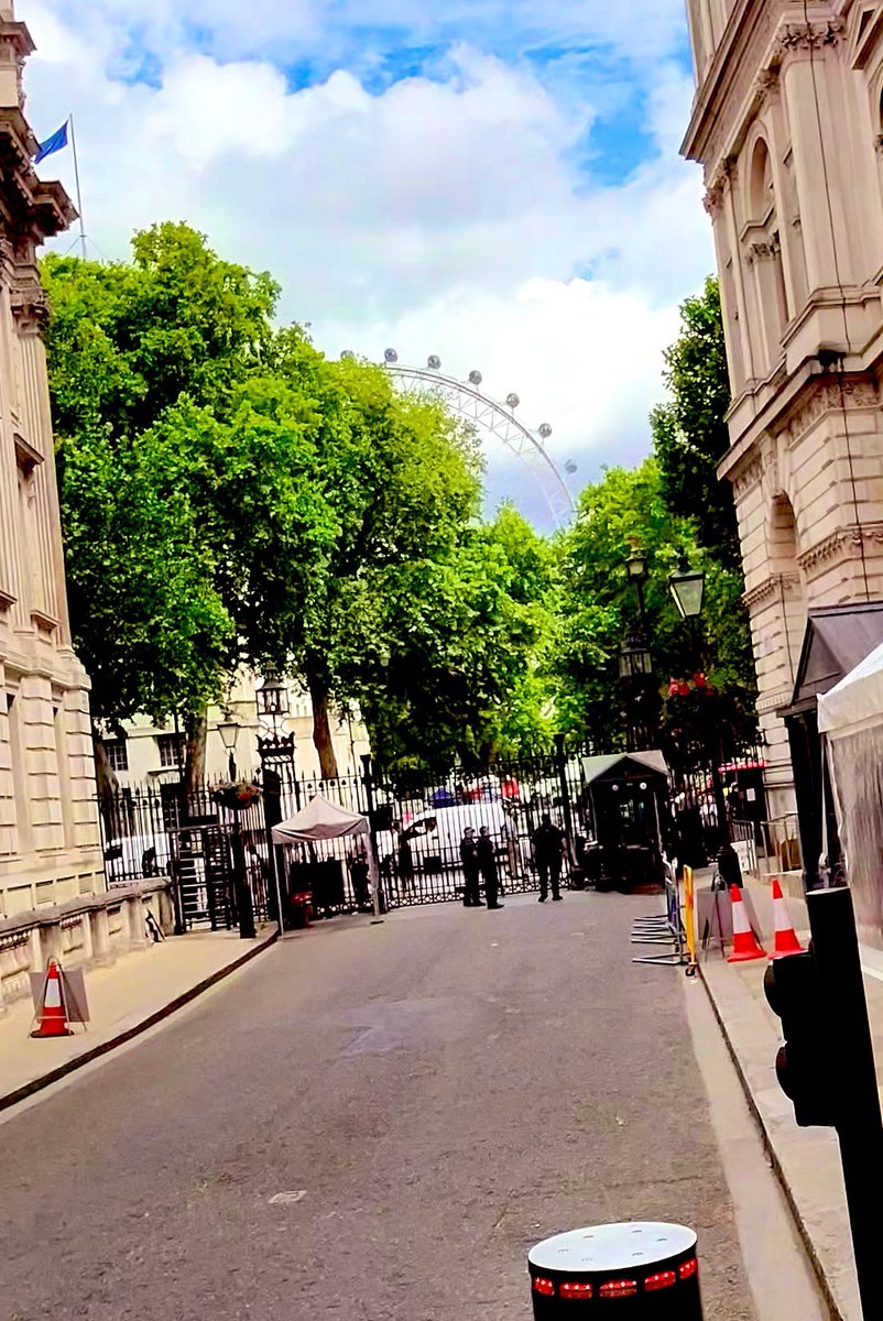 jaysonstreet's tweet photo. Decided to drop by No. 10 Downing Street on Saturday as one does, (thanks to my friend & excellent photographer @rewtd)! ๐
I should also add photogenic.
Since I was silly enough to give a Hacker my phone! ๐ #HackerAdventures https://t.co/vA49hvwiTN