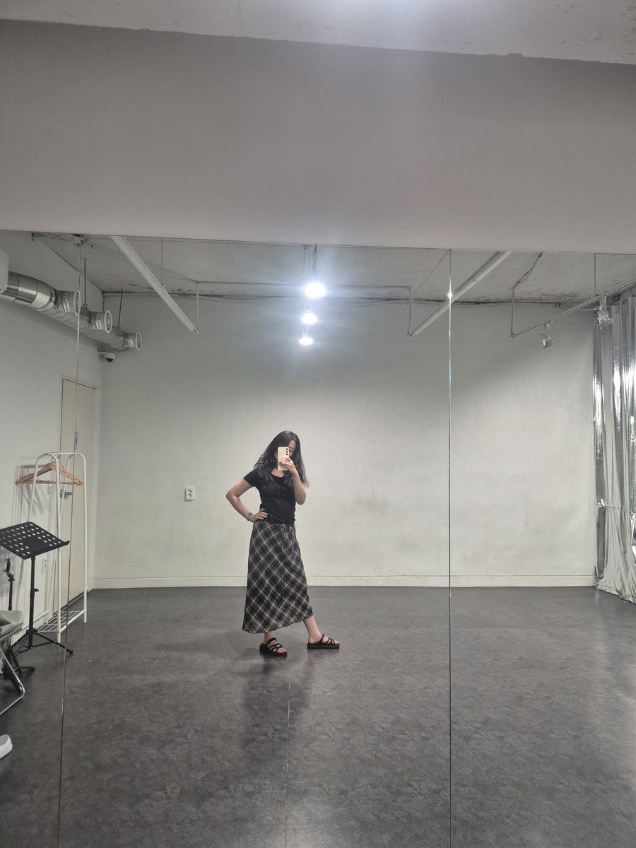 dance_yunchii's tweet photo. 오백년만에 연습실왔어용 https://t.co/u28v4ZzgRW