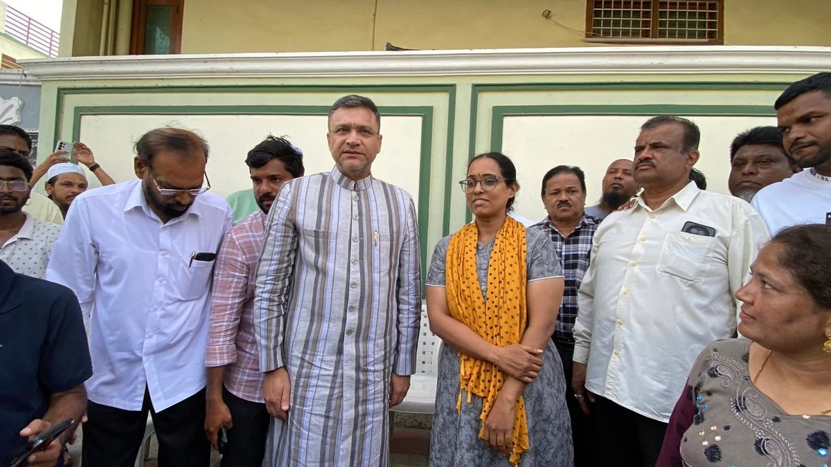 MyChoice_AIMIM's tweet photo. AIMIM Floor Leader Janab @akbarowaisii Sahab inaugurated developmental works worth ₹16crore 45lakhs in Jangammet Division of Chandrayangutta constituency. The projects aim to improve civic infrastructure and provide better amenities to residents of the area. https://t.co/J0UbUA0kPR
