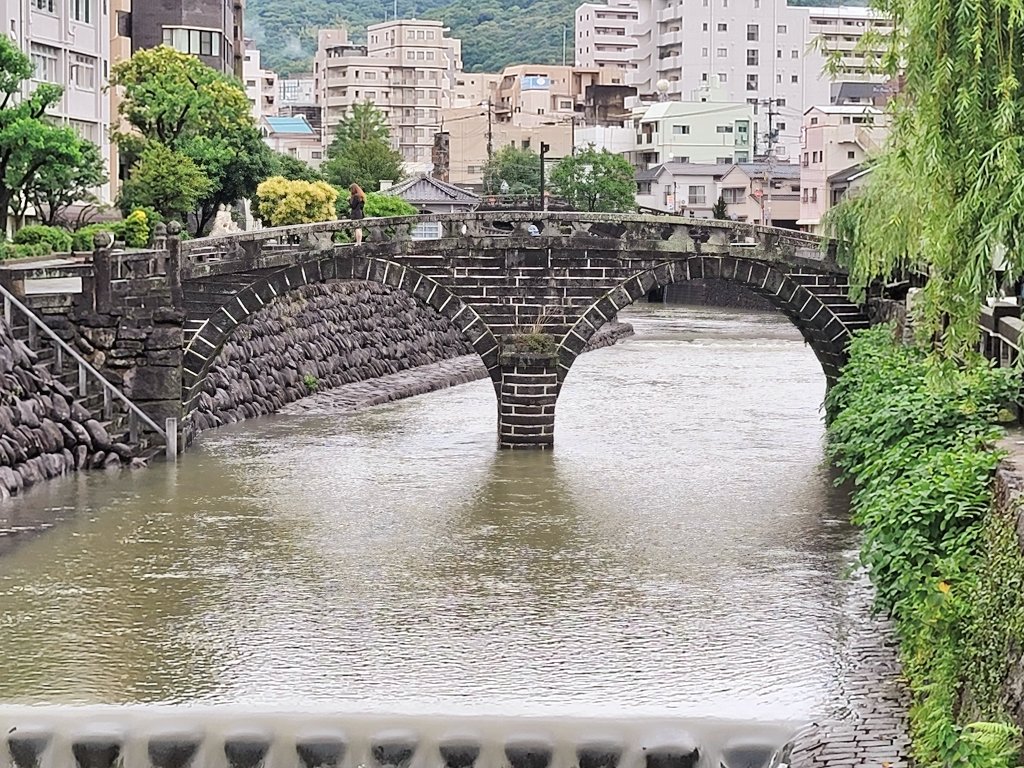 hapohapo_sub's tweet photo. 今日も明日も雨😭
雨が弱くなったタイミングで眼鏡橋へ♪
濁っていてメガネになってなかったけど
満足♪😂👍️ https://t.co/uMxw0JZ9ow