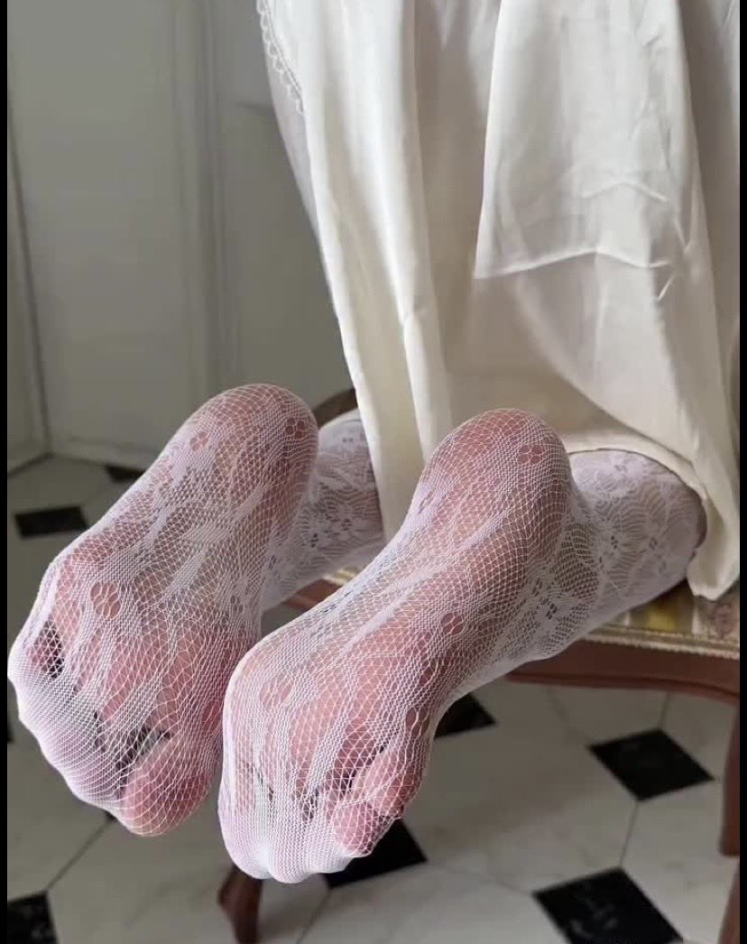 Leilaflirty's tweet photo. Ready to enter my world? @rt_feet 
https://t.co/e9RPemt4ct

#feetpics #socks #fluffysocks #sole #feet #sellingfeet https://t.co/JtLuGV2s3s