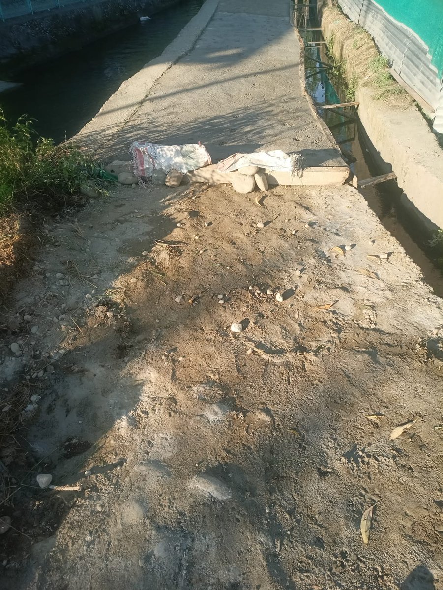 NaikAaqib2405's tweet photo. Respected Deputy Commissioner and concerned authorities of pehloo,Kulgam.

I would like to draw your kind attention to a road construction project taking place in front of our home. Unfortunately, one individual has been repeatedly creating obstacles and interfering with the work https://t.co/32shnnQ08z