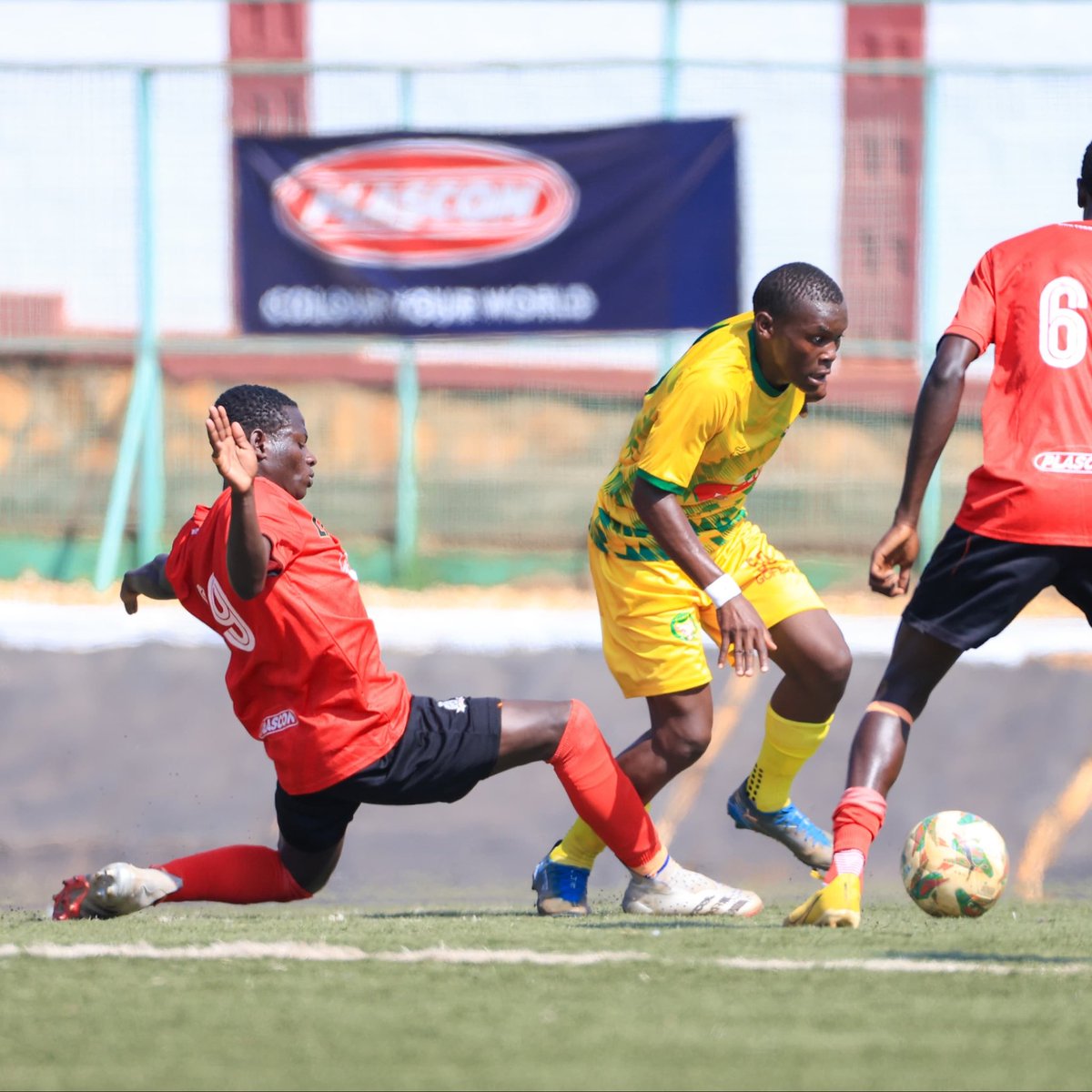 bulfcacademies's tweet photo. 46’ || Back for the last stanza
Vipers JT 0-0 BUL JT || #FJL || #BULJT || #VIPBUL https://t.co/YD7MaJy4hm