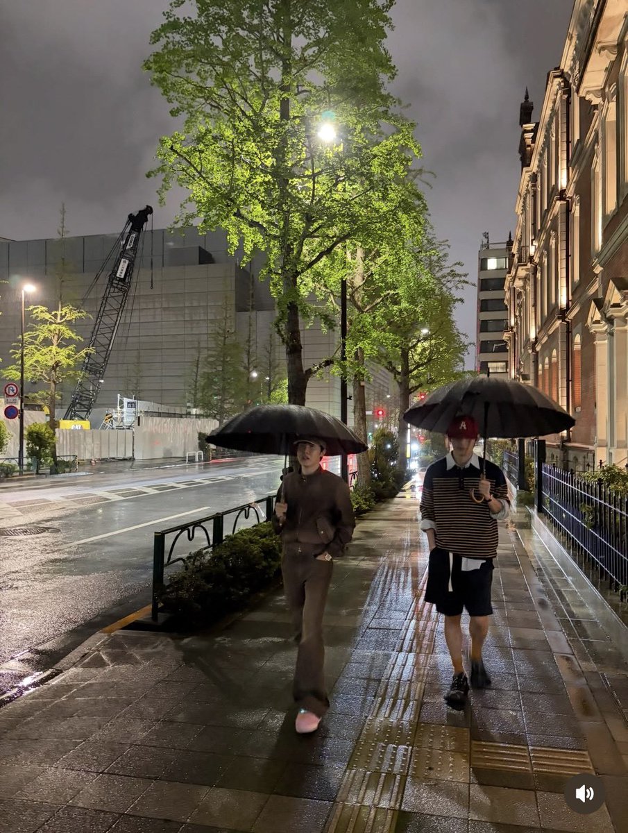 moppuhan's tweet photo. 東京公演時のホビとテテ
同じところに来たと思ったけどよく見たら違う？ https://t.co/zf3L5P1naG