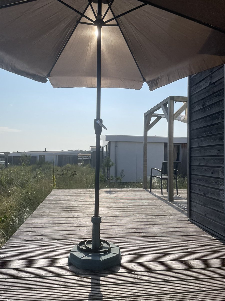 elsemiekkuijt's tweet photo. Vind verkoeling op een #Waddeneiland. Geen #hittegolf op #Ameland. Boek een paar dagen of een #weekje weg. #zon #strand #zee , #zeehonden , hele gezellige #dorpjes. Maak je #hond blij en neem de #veerboot. Check: https://t.co/G5m6qoUqaN https://t.co/4guY6BBGCf