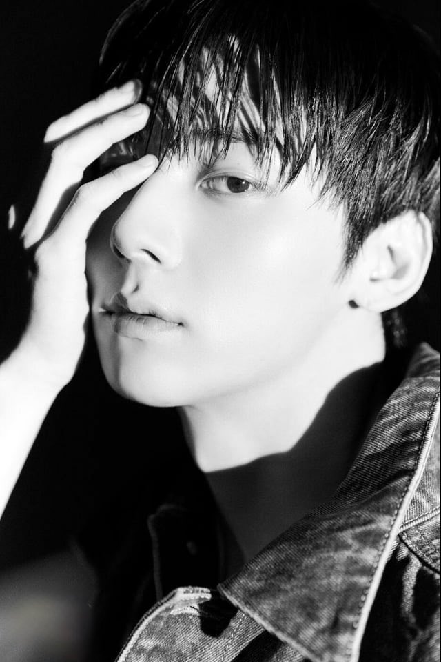 1158201215m's tweet photo. 오늘도 멋진 민현🖤✨
보고 싶어🥺🧡
좋은 밤 보내🌙

（今日も素敵なミニョン🖤✨
会いたいよ🥺🧡
良い夜を過ごしてね🌙）

#황민현
#HwangMinhyun
#황민현팬
#일본어공부중 https://t.co/x7v3yYDdkt