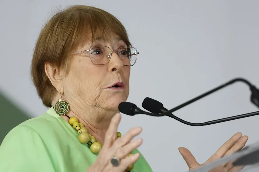 gene_llerena's tweet photo. BACHELET ¿cuando nos vas a contar la VERDAD de los haitianos y los 178 mil q metiste en tu segundo gobierno? https://t.co/qxXHKKVpWN