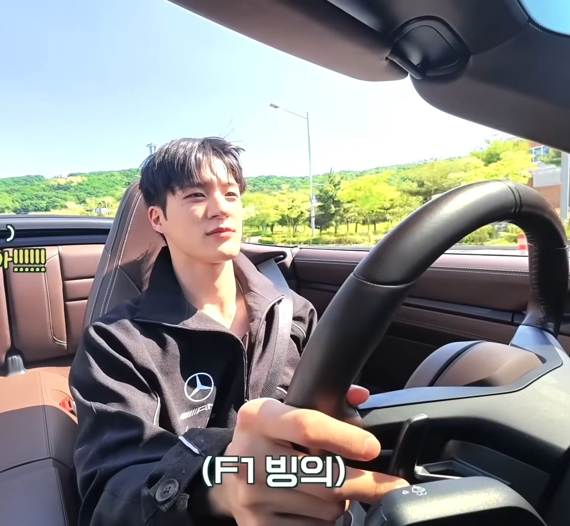 2blue_yellow3's tweet photo. KEREN BANGET LU LEE JENO 😭😭😭 https://t.co/3kyjkSIMnE