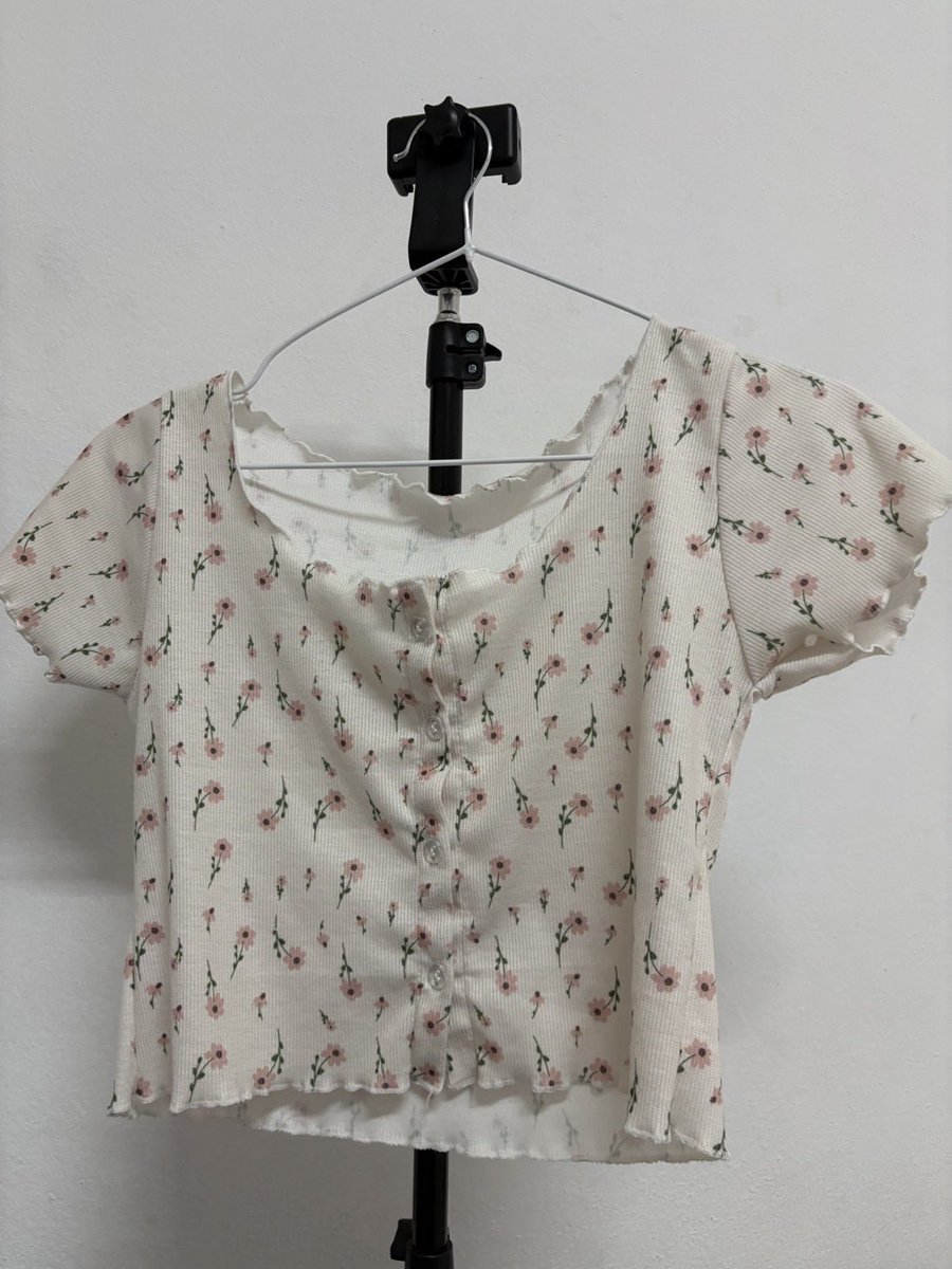 Avanieeee's tweet photo. ส่งต่อเสื้อผ้ามือสองของเค้าเองง ตัวละ 20 บาท ถูกๆจ้าา📍📍ค่าส่งเหมาๆ 40฿ 
#ส่งต่อเสื้อผ้า  #เสื้อผ้ามือสอง  #เสื้อผ้ามือสองสภาพดี #เสื้อผ้ามือสองราคาถูก #เสื้อผ้ามือ2 #โล๊ะเสื้อผ้า #ปล่อยต่อเสื้อผ้า #ส่งต่อเสื้อผ้ามือ2 https://t.co/xId8W2RY5A