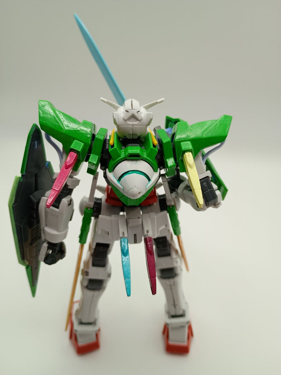 edgemac0906's tweet photo. サイドKOBE共栄圏に展示させていただいたプラモデルが戻って来ました！
作品カードをいただいたのでパシャリ📸
ありがとうございました😊
今回、初めてメンバーカラー全色使いました〜
あと、新兵器、水性アクリルマーカーも使ってみましたんよ
#LINKLPLANET 
#めいガーデン https://t.co/QBbSwdJGko