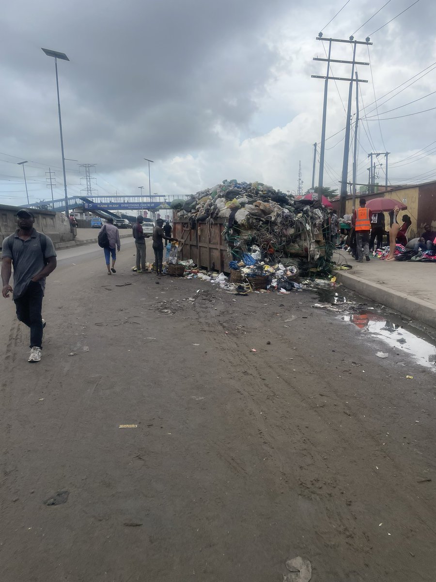 Demiladey2's tweet photo. @tokunbo_wahab This is the state of Ajah as of this morning. The persistent issue of indiscriminate refuse disposal is concerning. What concrete measures are being implemented to prevent this from recurring? https://t.co/BaA7svKgAq