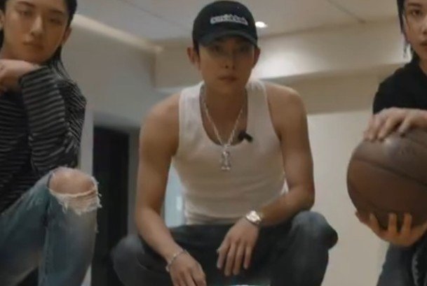 barudak4sho's tweet photo. kim ryul kutangan, pake fit jeans, pake cap damnnn🫠 https://t.co/TCyJR8NKlj
