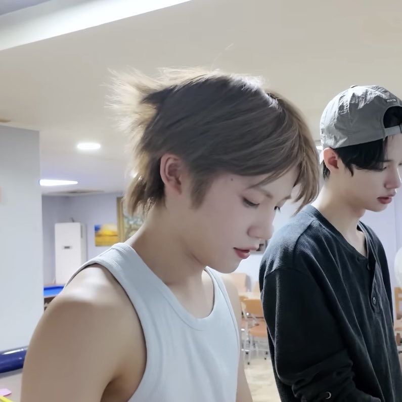 kendyyiii's tweet photo. 뒷머리 삐죽이 https://t.co/IFSGvfdv5m
