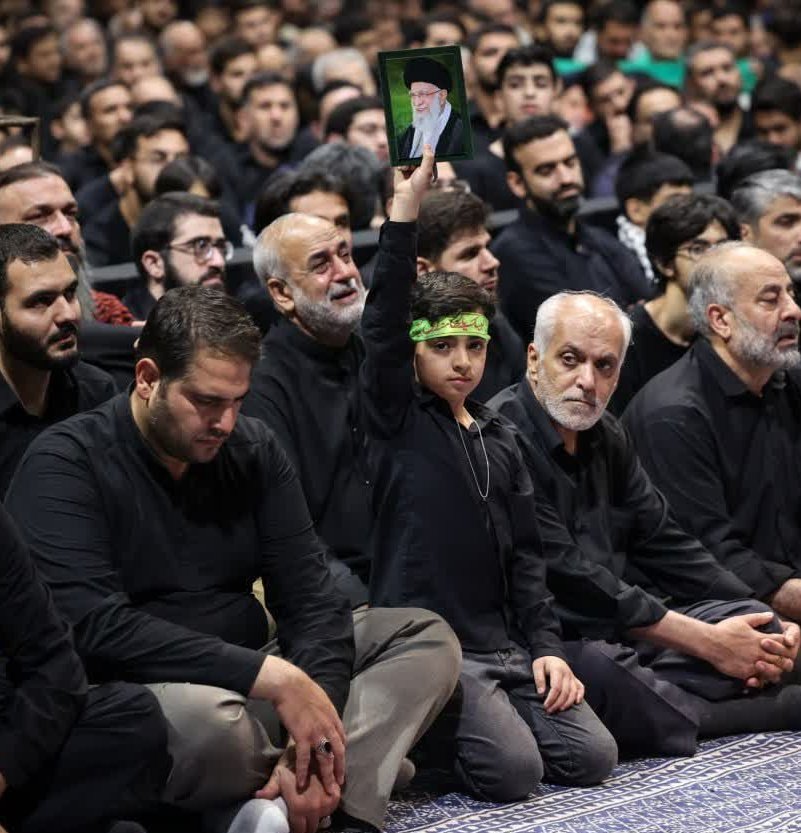 Ansari1401's tweet photo. روز تاسوعا بیاد امام شهیدمان 🖤 https://t.co/nTsL31XA2g