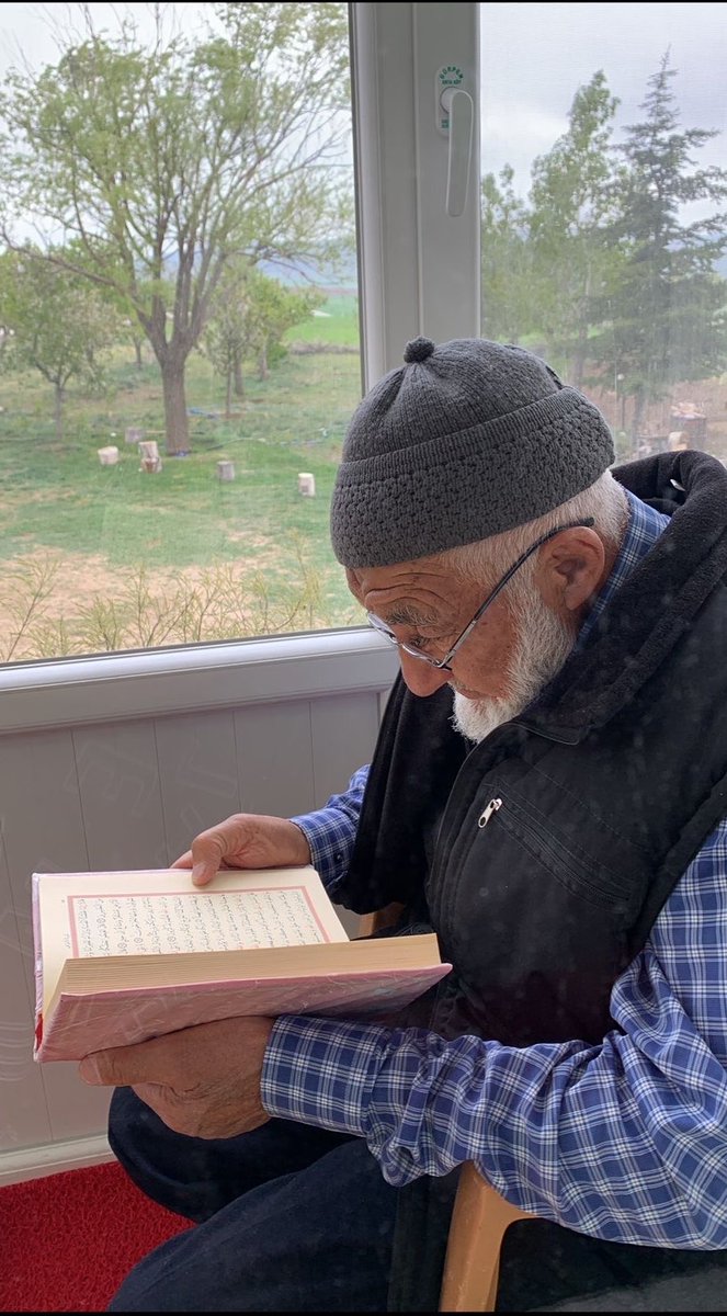 zhrayldrmm_'s tweet photo. Canımın içi bitanecik dedem Ebedî aleme irtihal etti. Mekanı cennet kabri nur olsun. Gören herkesten canım dedem için dua bekliyorum 🤲🏻 https://t.co/jXFvCZIMI5
