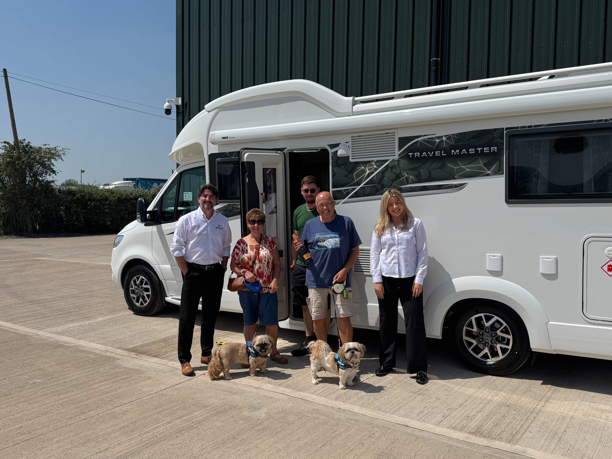 DestinationMoHo's tweet photo. Congratulations to Mr &amp; Mrs Hogan (and their two four-legged companions) on collecting their brand new #Coachman Travel Master 545!
-
It's always a pleasure to be able to handover a vehicle to customers and see the excitement as they head off on their new adventures! https://t.co/aSPrAn6iLd