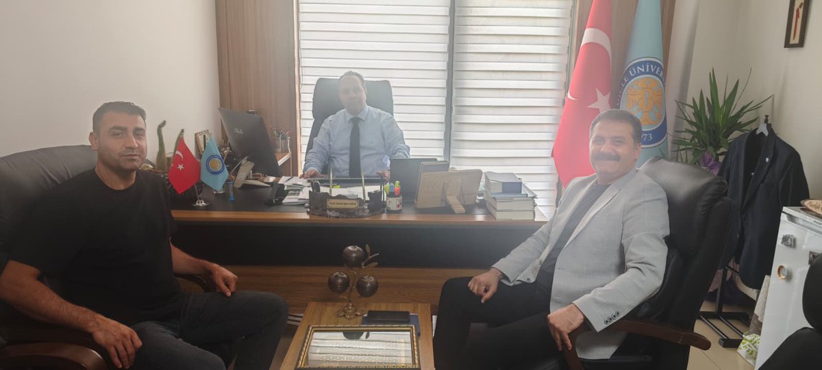 DevrimciSaglik's tweet photo. 📌DİYARBAKIR
Genel Başkan Yardımcımız Ümit Umdu ve Diyarbakır Bölge Şube Başkanımız Cebrail Akdemir
Dicle Üniversitesi Genel Sekreteri Mustafa Uğurlu ARSLAN'ı ziyaret etti. 
Görüşmede sağlık işçilerin sorunlarını ve çözüm önerilerimizi paylaştık. 
Sağlık ve sosyal hizmet işçileri hakkını alacak!