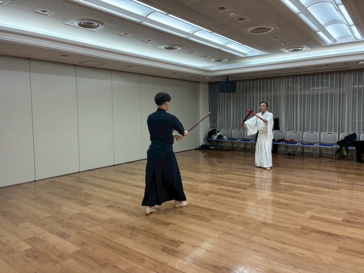 shinkageryu23rd's tweet photo. 板橋教場の稽古風景から（東京都板橋区）
その①

#新陰流　#新陰流兵法　#剣術　#武術　#武道　#日本刀　#袋竹刀　#上泉伊勢守　#上泉信綱　#柳生石舟斎　#柳生宗厳　#新陰流兵法転会　#刀　#甲冑　#shinkageryu   #kenjutsu   #歴史　#文化　#伝統　#板橋区　#板橋 https://t.co/xGggFCuUEg
