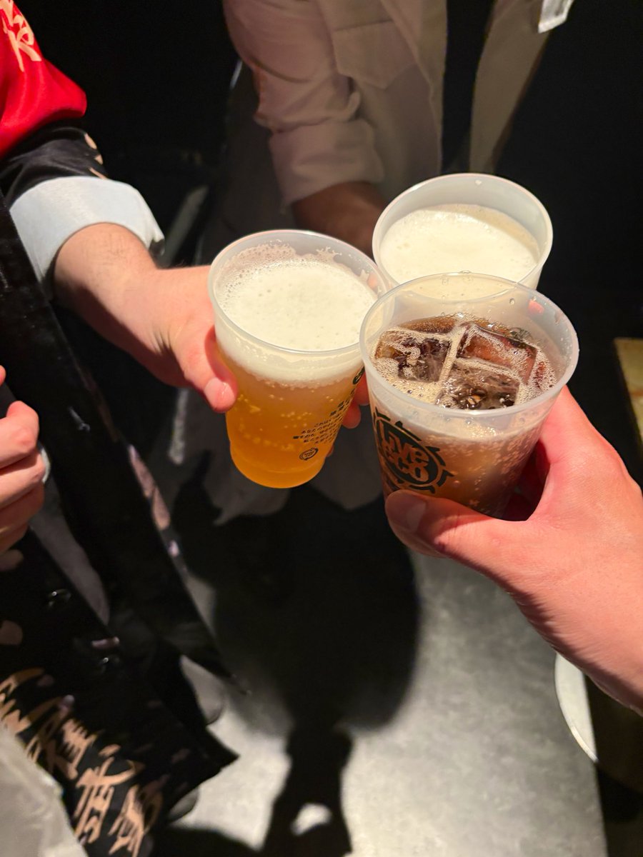 TENJOUSENGA's tweet photo. 【6/22】

遅くなりましたが、ありがとうございました！！
総長も楽しんだみたいです！
また現場がある際には是非ともお越し下さいませ！
乾杯のメンバーを添えて。 https://t.co/bke0uVod4Q