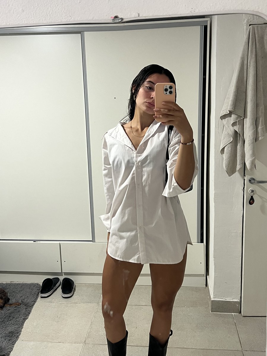 KimPossible9x's tweet photo. white button-up and boots, where are you headed? https://t.co/KnnVNpyjZp