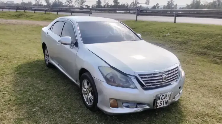 Shareman_Cars's tweet photo. Deposit: KES 245,000 | Price: KES 700,000
 Toyota Crown
📅 2011 
⛽ 2.5L Petrol
⚙️ Automatic
🛣️ 167,442 KM
📍 Kisumu
 Experience luxury, comfort, and performance with this Toyota Crown. Featuring a spacious interior, smooth ride quality, and a powerful 2.5L engine
0710 792 499 https://t.co/qD6quzoHbb