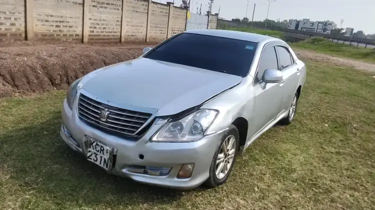 Shareman_Cars's tweet photo. Deposit: KES 245,000 | Price: KES 700,000
 Toyota Crown
📅 2011 
⛽ 2.5L Petrol
⚙️ Automatic
🛣️ 167,442 KM
📍 Kisumu
 Experience luxury, comfort, and performance with this Toyota Crown. Featuring a spacious interior, smooth ride quality, and a powerful 2.5L engine
0710 792 499 https://t.co/qD6quzoHbb