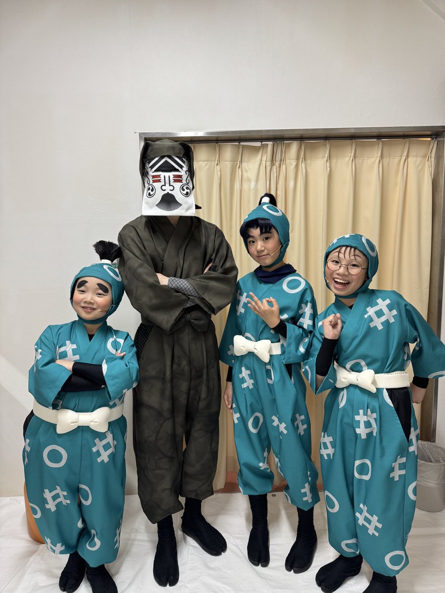 27Asxce's tweet photo. 押都長烈回想録③
16弾一年生Aチームの子達と！

写真はあげられないのですが
蘇利古の雑面に憧れたのか、
忠臣くんがA4用紙を加工して顔につけれるようにして
かわいい声で「組頭！」って自慢げに自作雑面を見せてくれた時は、かわいすぎて悶え死にかけました。

文面だけでも可愛過ぎるでしょ🥰 https://t.co/OuX0SWG5IP
