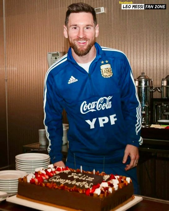 icardo8's tweet photo. 🇳🇱 Johan Cruyff : "Gracias a Dios que existe Messi." 

🇵🇹 José Mourinho : "Messi es el Dios del Fútbol." 

🇪🇦 Pep Guardiola : "Messi es el mejor jugador de todos los tiempos." 

🇨🇵 Arsène Wenger : "¿El mejor futbolista de la historia? Lionel Messi." 

🇦🇷 Diego Simeone : "¿Messi o Maradona? Creo que Messi es mejor." 

🇮🇹 Fabio Capello : "Messi es el único genio en el fútbol mundial. Punto." 

🇩🇪 Jürgen Klopp : "Para mí, Messi siempre será el número #1 en la historia."

🇩🇪 Joachim Löw : "Lionel Messi es el jugador más completo que he visto en mi vida." 

🇧🇷 Luiz Filipe Scolari : "Entrenar a Messi sería la mayor alegría de mi carrera." 

🇪🇦 Vicente Del Bosque : "Creo que Messi ha superado a Diego Maradona. Es el mejor jugador de todos los tiempos." 

Messi es lo más hermoso que le ha pasado jamás al Mundo del Fútbol. Probablemente no veremos a ningún otro futbolista en la historia que reciba este tipo de admiración de todos los Managers GOAT.👏

El más grande que ha habido, el más grande que hay y el más grande que habrá jamás. ✅

¡Feliz 39º cumpleaños al eterno Leo! ¡Gracias por todo! 🐐❤️😍