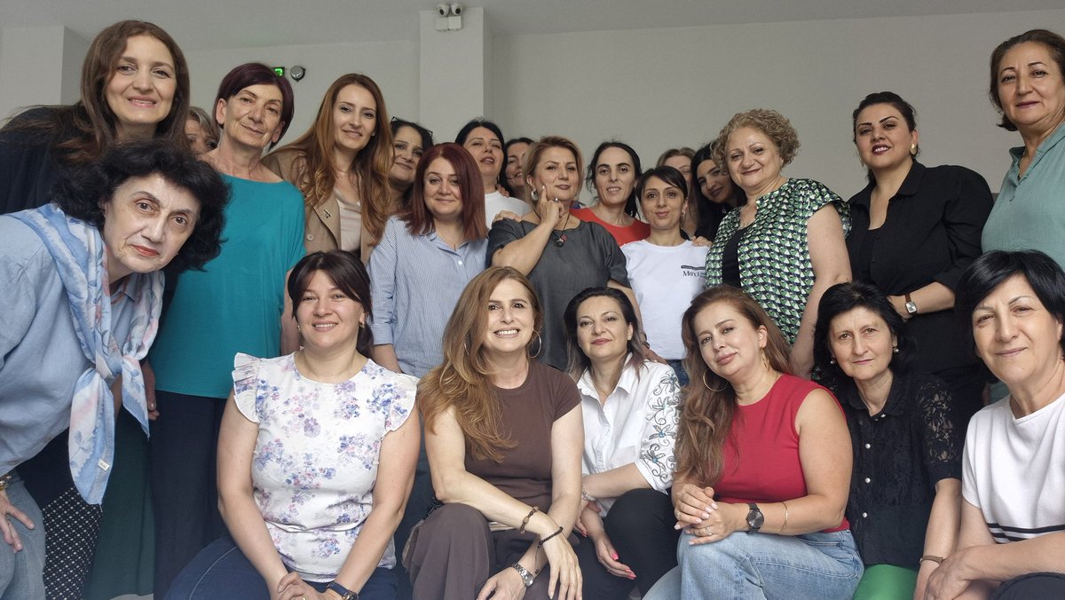 samayaiza's tweet photo. 23 enseignantes de #Français 🇨🇵 ont découvert les particularités de l'enseignement du #FOS (Français aux objectifs spécifiques) pendant 3 jours. En tant que leur formatrice je suis très motivée et supercontente ! https://t.co/d5guXJfKeL
