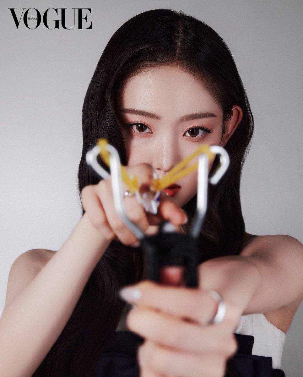 levesol's tweet photo. Shoot! I can send a spark flying from my slingshot or offer blossoms steeped in sunlight. One crackles with excitement, the other blooms with sweetness. Which shall I give you? https://t.co/agWKY3VlLJ