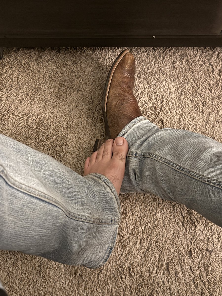 Hubby Feet tweet media