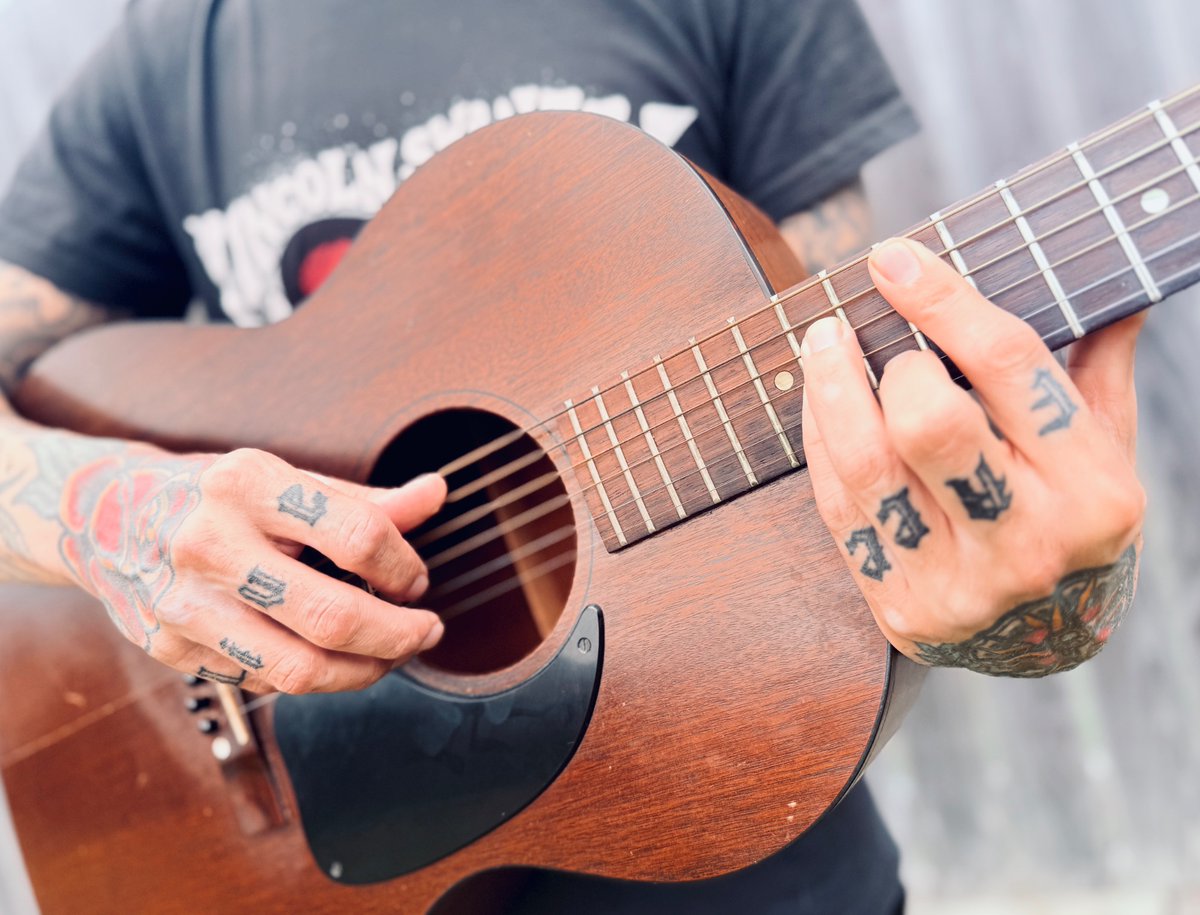 BrandonCallies's tweet photo. I’m hosting open mic at @SweetwaterGrilI at 7:00 tonight. Come on by! 

Photo by Jillian Duguid Callies 
.
.
.
#brandoncallies #singersongwriter #indieinfusedamericana #altfolk #yallternative https://t.co/ZVjmWBxZLb