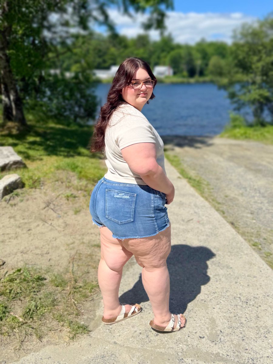 RealIunahayes's tweet photo. Perfect weather for a walk. ❤️☀️ https://t.co/yIcAJDFgwh