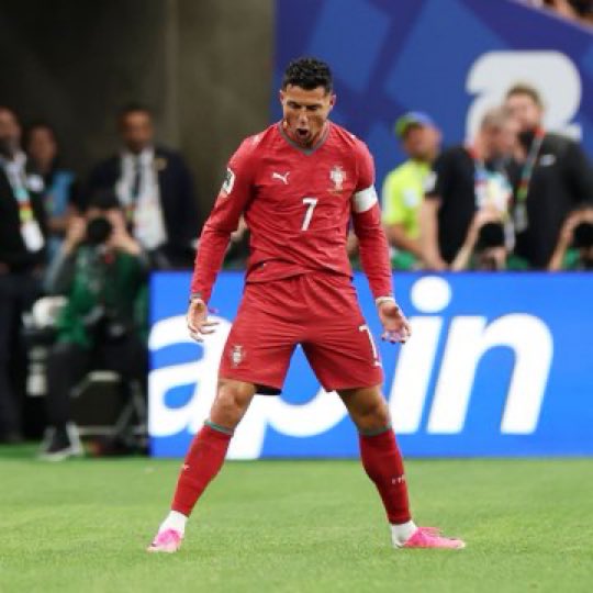 sarkinnomaa's tweet photo. You might not believe me when I say, I want Cristiano Ronaldo to win the World Cup with Portugal, even know Messi is my GOAT. I’m a honest football fan, and I think Ronaldo deserves to be in the bracket of the players that has won the World Cup. https://t.co/h1lo1hLmsQ