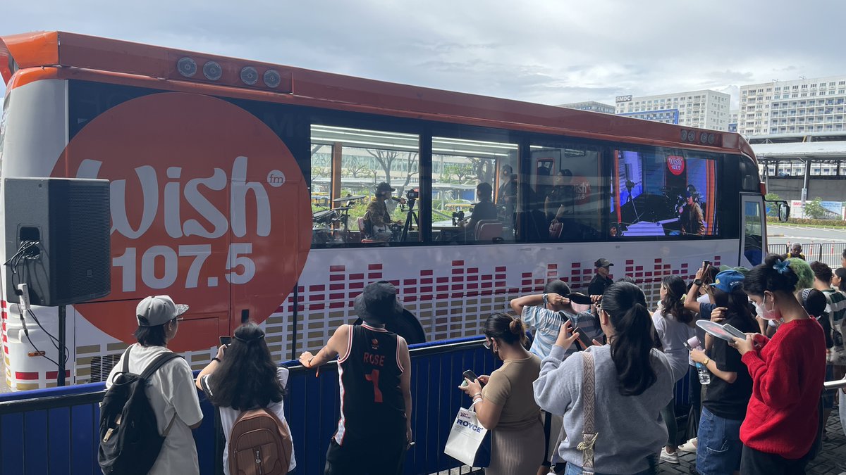 MOAArena's tweet photo. It's always to have Wish Bus at the SM MOA Arena. 🙌 Thank you for coming and sharing your music with us. https://t.co/9NmSEvKqbA