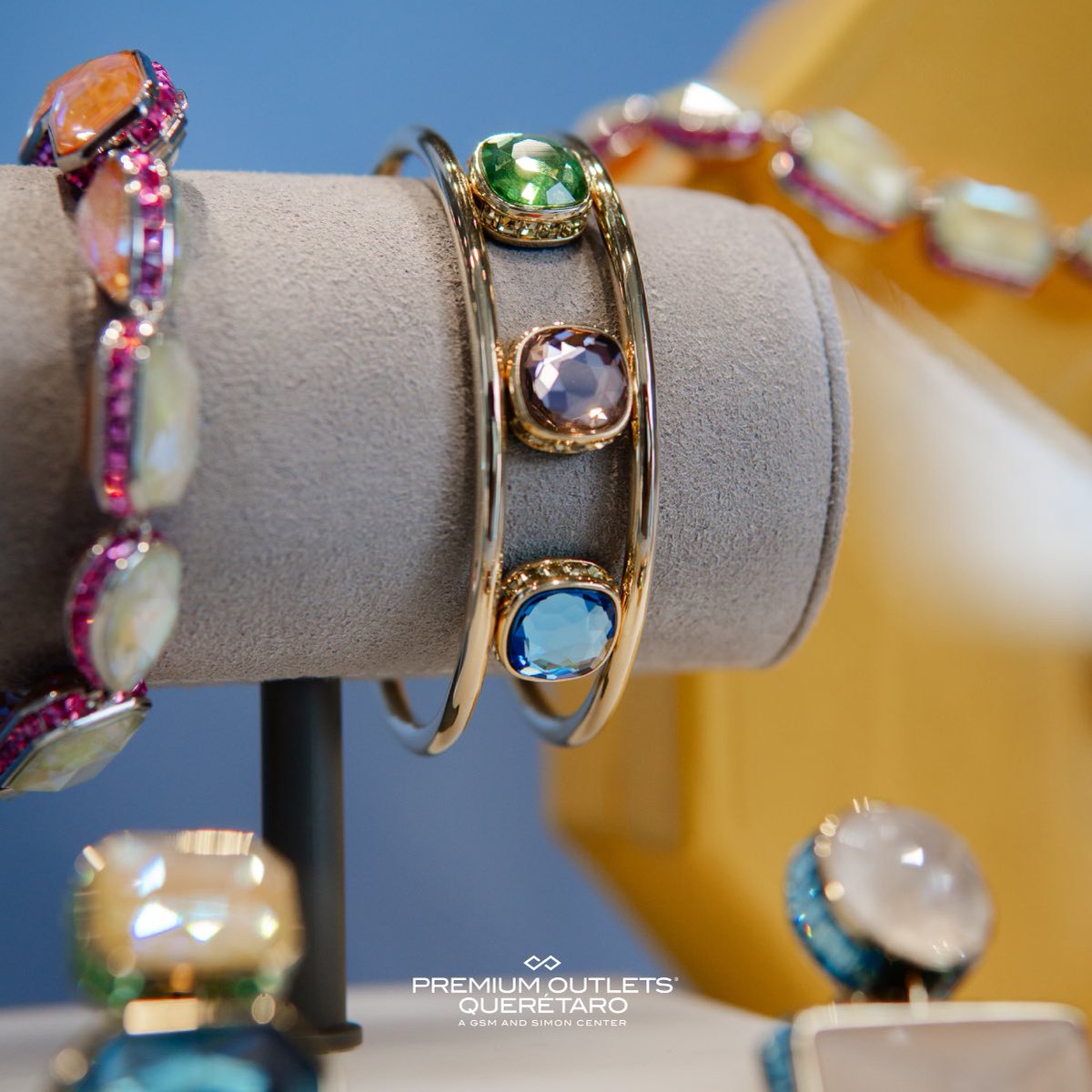 PremOutletsQro's tweet photo. Encuentra en nuestra boutique de @swarovski el accesorio perfecto para darle un brillo único a tu estilo. https://t.co/fPFP6iKGaZ