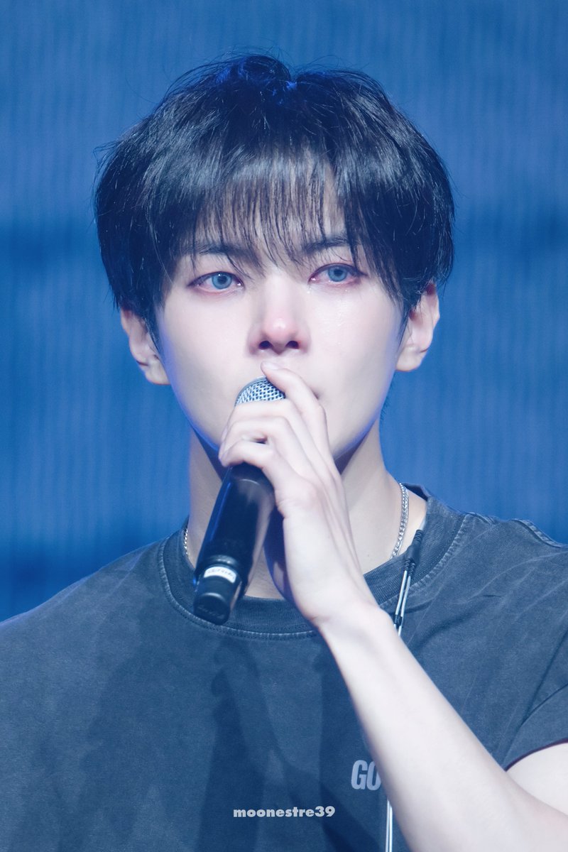 moonestre39's tweet photo. 260620 방콕 

🥺🫳🏻 

#전이정  #이정  #LEEJEONG
#휘브  #WHIB https://t.co/DBBRk4COQE